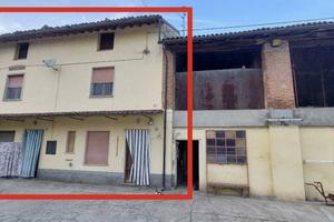 CASA NOVE CAMERE CON GIARDINO