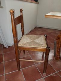 tavolo da taverna con 6 sedie e già 6 cuscini.