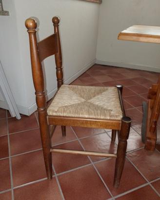 tavolo da taverna con 6 sedie e già 6 cuscini.
