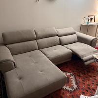 Divano con penisola e chaise longue meccanica