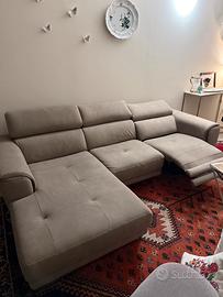 Divano con penisola e chaise longue meccanica