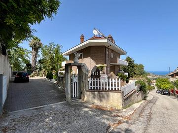 VILLA SINGOLA A ACQUAVIVA PICENA