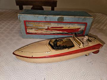 Vecchia barca giocattolo