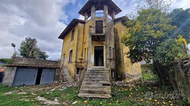 Villa di 225 m² con 5 locali e box auto doppio a G