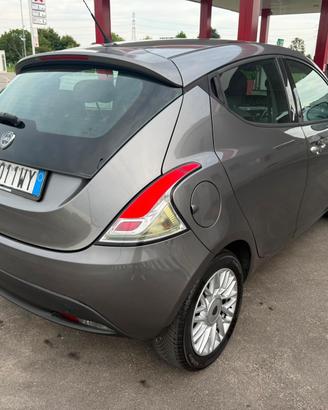 lancia y 2014