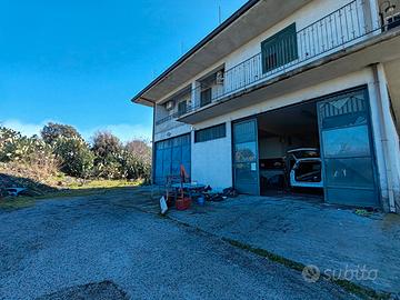 Deposito con piazzale espositivo