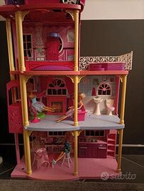 Casa di Barbie a piani