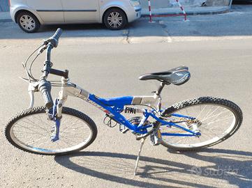 bicicletta Mountain bike 