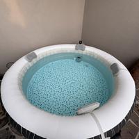 Piscina idromassaggio da esterno