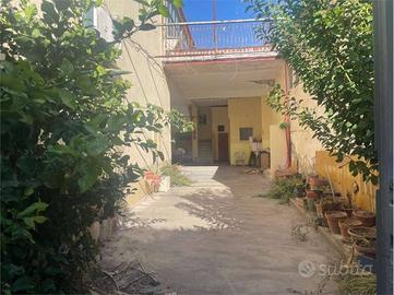 Casa indipendente di 230 m² con più di 5 locali a 
