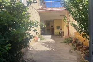 Casa indipendente di 230 m² con più di 5 locali a 