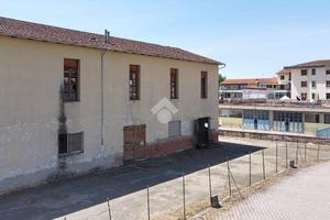 CAPANNONE A SANTA CROCE SULL'ARNO