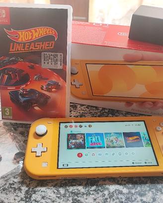 Nintendo Switch Lite + Hot Wheels Unleashed