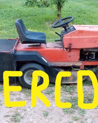 Trattorino rasaerba tagliaerba