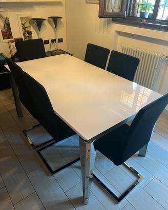 Tavolo in vetro allungabile con sedie