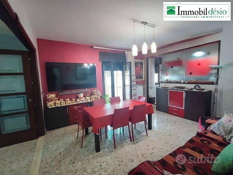 Appartamento di 146 m² con più di 5 locali e box a - Vista 3