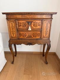 Credenza antica il noce