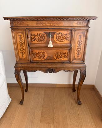 Credenza antica il noce