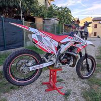 Grafiche e adesivi personalizzati moto