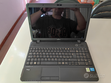 Notebook Fujitsu con SSD e Win 10