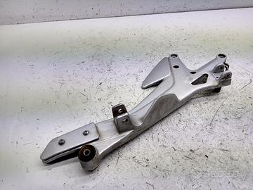 HONDA CBF 500 STAFFA SUPPORTO DESTRO PEDANE POGGIA