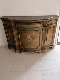Mobile vintage dipinta a mano con finiture dorate