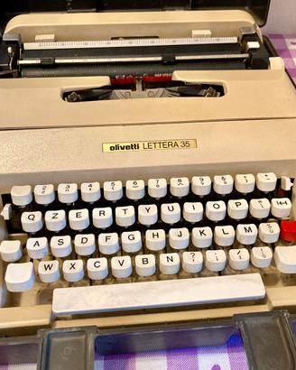 Macchina da scrivere Olivetti