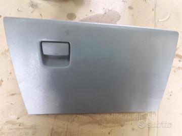 CASSETTO PORTA OGGETTI MAZDA 2 Berlina 1° Serie (