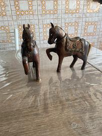 Cavalli in legno