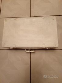 valigia vintage bianca