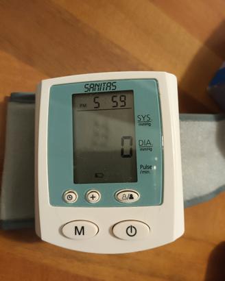 misuratore di pressione arteriosa da polso