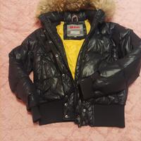 Bomber Slam nero con cappuccio di vera pelliccia.