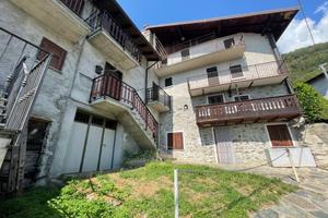 Casa indipendente di 98 m² con 3 locali e box auto