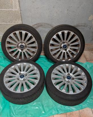 Cerchi in Lega Ford Fiesta R16 + pneumatici