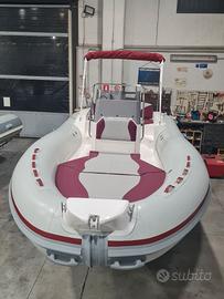 Gommone Atlantic 580 nuovo in esposizione.