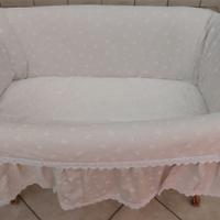 Culla in vimini con rivestimento realizzato a mano