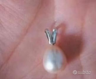 Ciondolo perla naturale e oro bianco