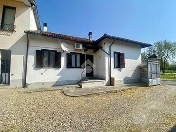 CASA SEMINDIPENDENTE A CASTELNUOVO SCRIVIA