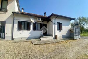 CASA SEMINDIPENDENTE A CASTELNUOVO SCRIVIA