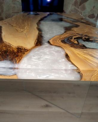 🌿 Tavoli artigianali in legno e resina 