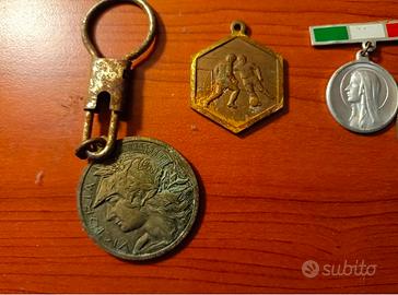 Medaglie varie, portachiave d'epoca, oggettistica,