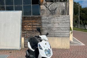 Scooter 50cc Xiamen Xiashing XS50QT - Automatico