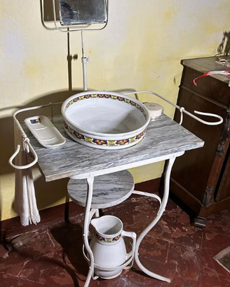 Toilette in Ferro