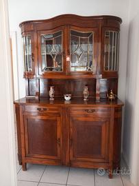 Credenza in legno con vetrina