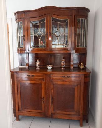 Credenza in legno con vetrina