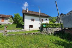 CASA INDIPENDENTE CON AMPIO GIARDINO NEL BORGO ...