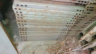 Scaffali con pianale a barre rinforzate tre misure