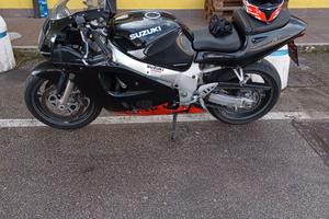 GSX r 600 srad