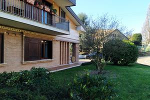 Villa con grande giardino