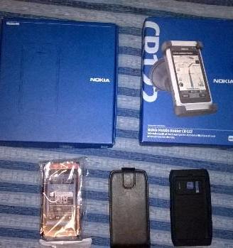 Nokia n8 con staffa auto nokia cr-122